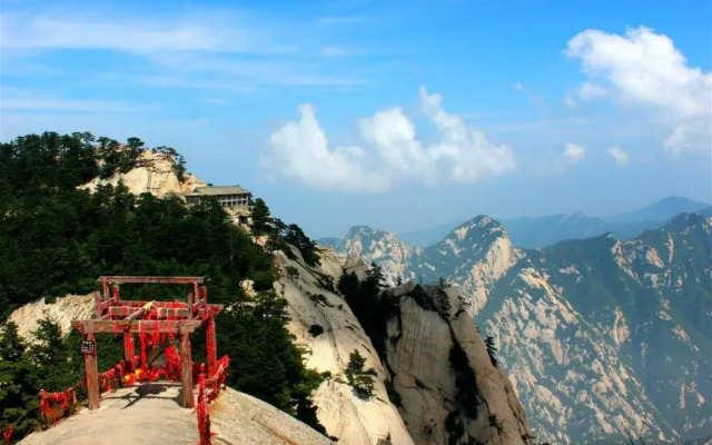 Huashan Xinghe Holiday Resort