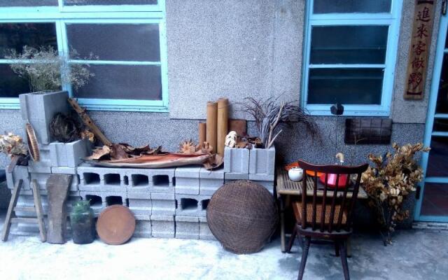 Move-Together cafe hostel