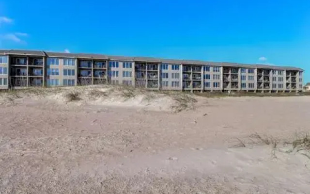 Gorgeous Oceanfront Views Condo with On Site Pool and Fully Covered Parking by RedAwning