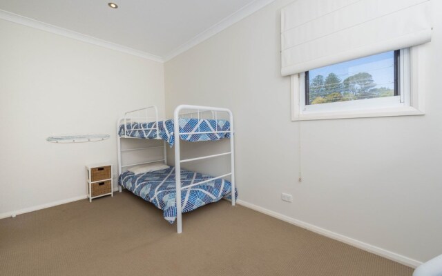 Boulder Bay Rd 28a - Fingal Bay