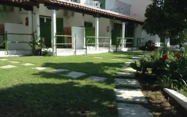 Villa Yiannis (Adult Friendly)