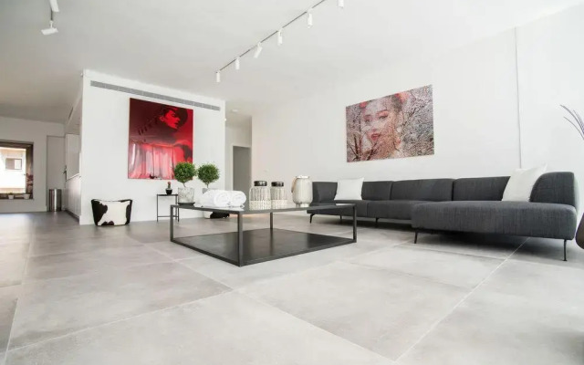 Sasson & Co Luxury 2Bed 2Bath APT by Hilton Beach