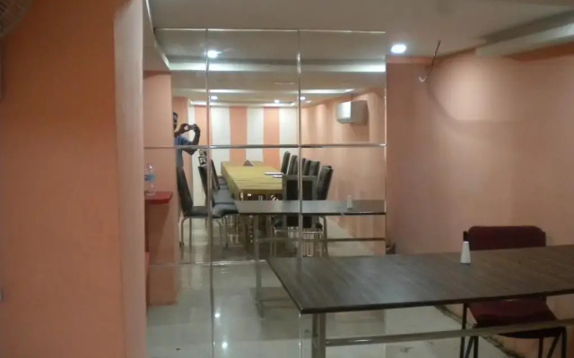 OYO 2403 Hotel Aamantran Avenue