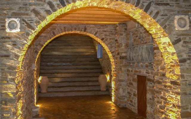 I Anatoli tou Porto Tinos