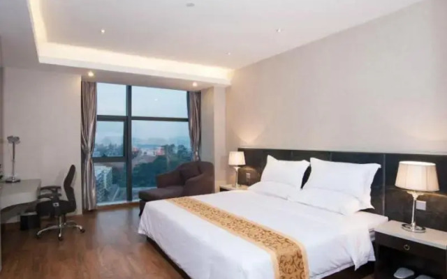 The Phoenix Fountain Hotel