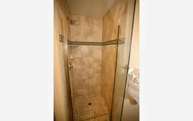 D23 - Oceanfront Paradise - 2 Br Condo