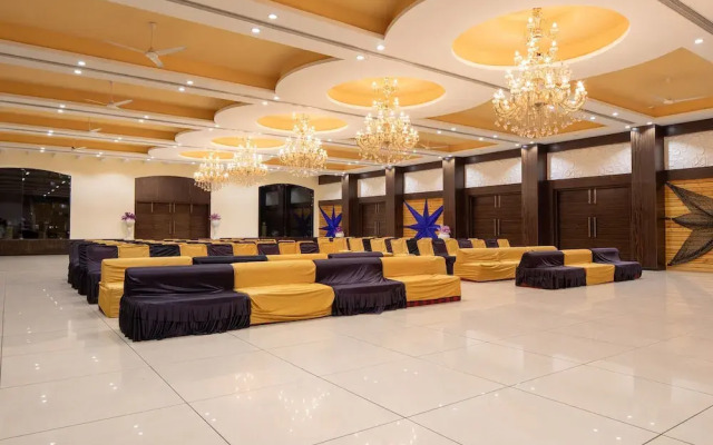 Capital O 19528 Hotel Park Palace