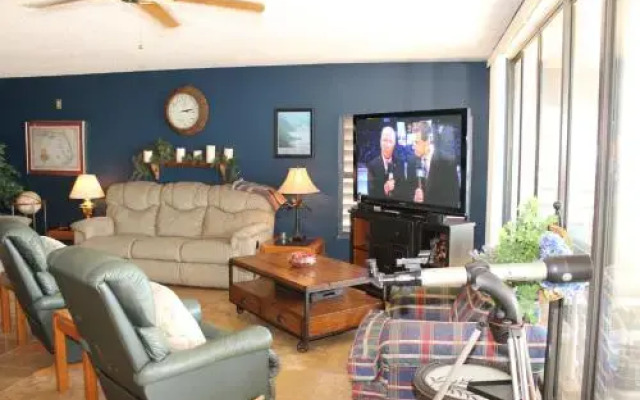 Pier House 402