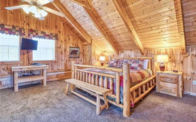 Chubby and Cubbys Den - Three Bedroom Cabin