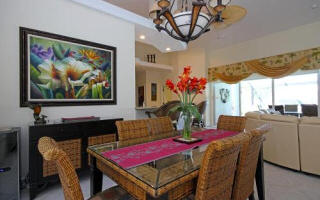 Waterfront Villa Id2621