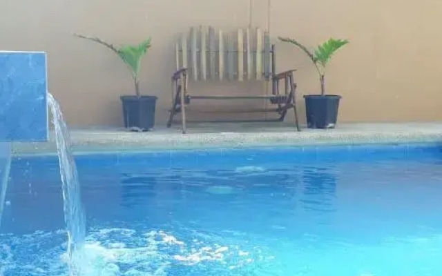 The Lookout Beach Hotel