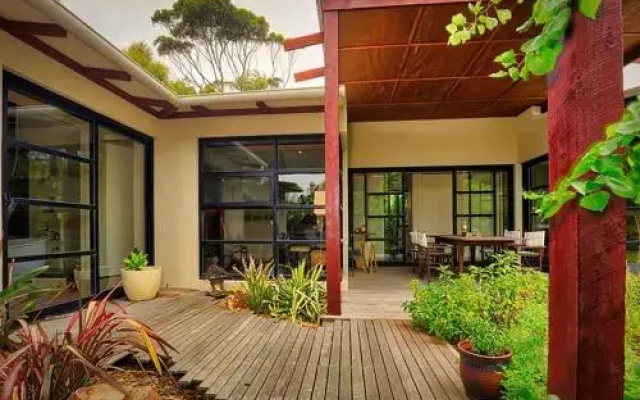 Silky Oaks Oasis - Surf Side
