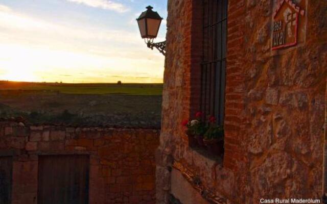 Casa Rural Maderolum