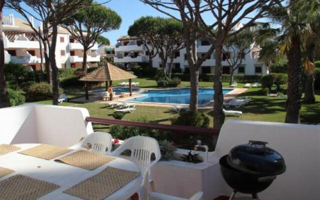 Vilamoura Apartment with Pool