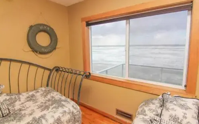 Sea Lyons - 3 Br home by RedAwning