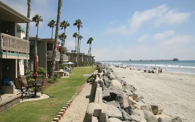 Palm Villa by RedAwning