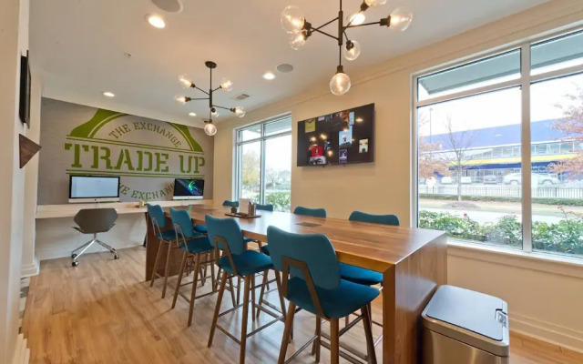 Atlantic Station Homes by Hosteeva