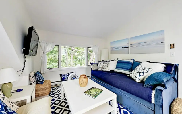 Treetop Retreat Apartment - 1 Br Apts