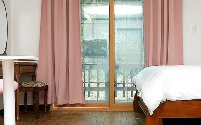 Baeksajang Hill House Pension