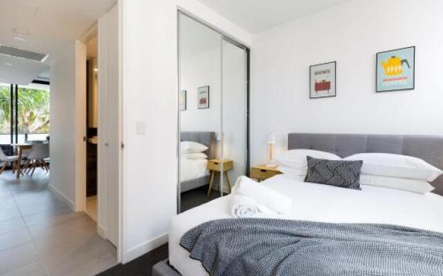 Modern, new 2 bed in the heart of Darling Harbour