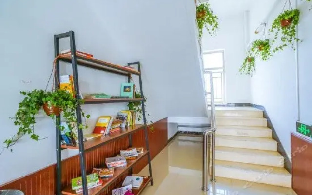 Yijie Holiday Chain Hotel