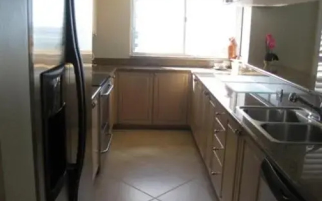 Luxurious Condo with Spectacular Sunset Views and Easy Access to the Beach by RedAwning