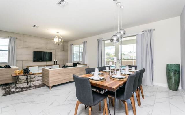 1666 Moonvalley Drive