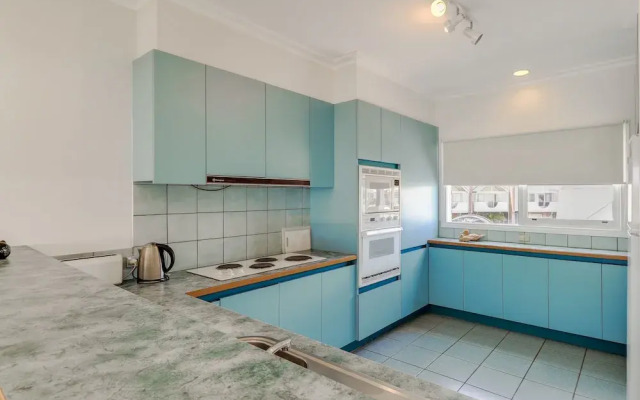 The Apartment, Metung