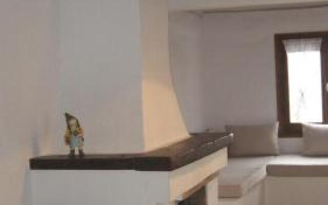 Lithos Residence