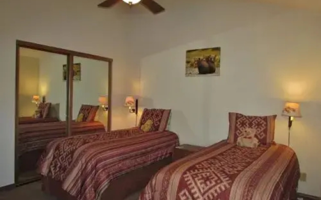 055 Lakefront Ski Getaway Cabin