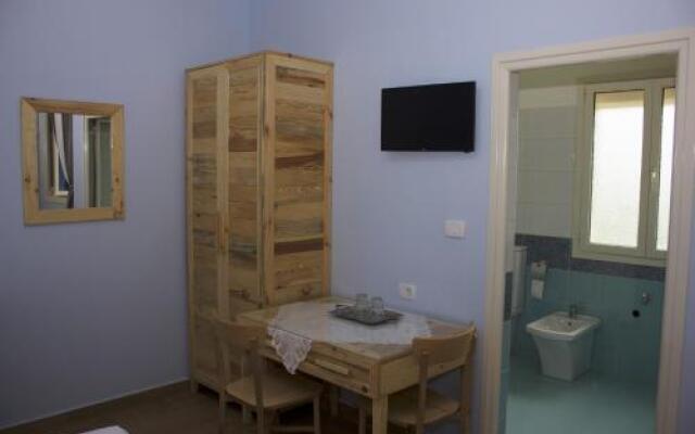 Dena Guesthouse & Art