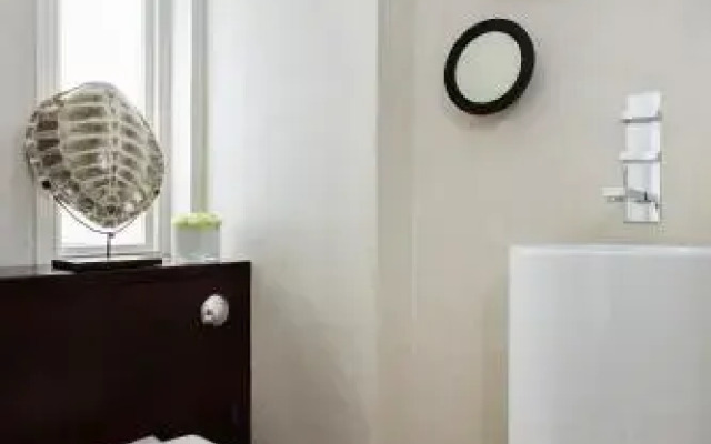 Veeve  Fabulous 4 Bed House On Russell Road Kensington