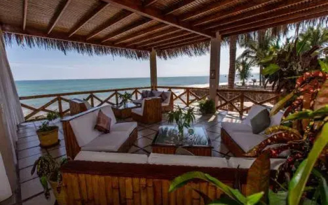 Casa de Playa Bungalows & Restaurant