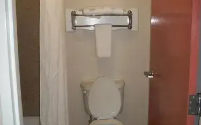 Woodland Inn and Suites