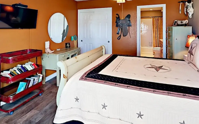 Selleck Condo by RedAwning