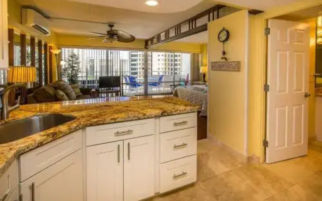 Ilikai 1130 - Studio Condo