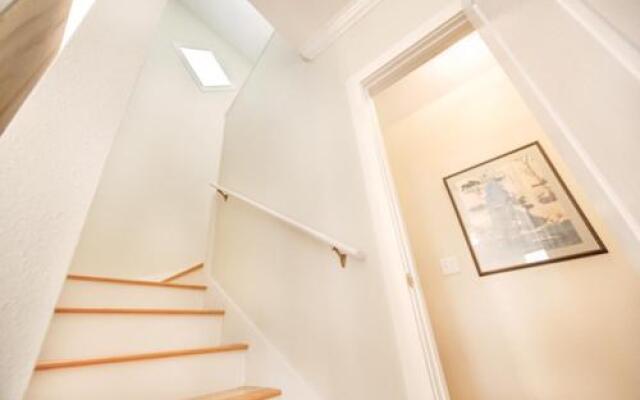 Purple Parrot 9C - 2 Br Condo