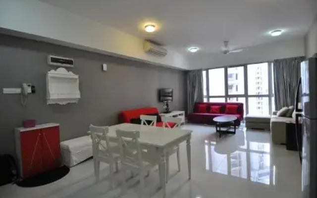 Cozy & Modern Guesthouse @ Regalia Residence