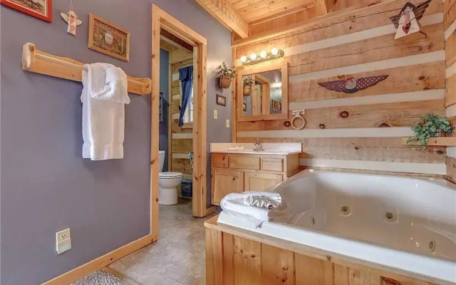 Nestled Inn- One Bedroom Cabin