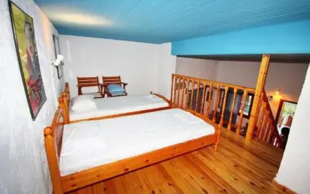 Foinikas Rooms