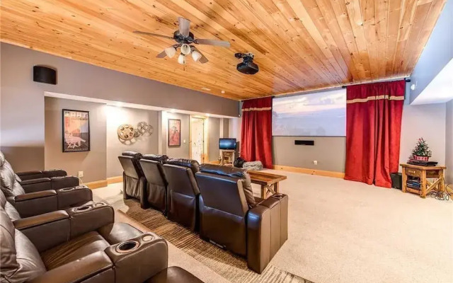 Pool On Summit Point - Four Bedroom Cabin