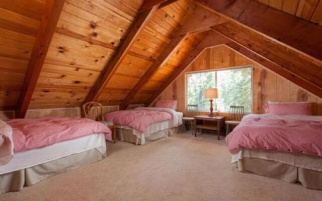 Iravani Dog Friendly Cabin by RedAwning