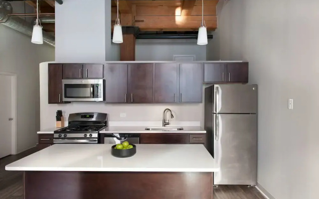 Bright South Loop Suites by Sonder