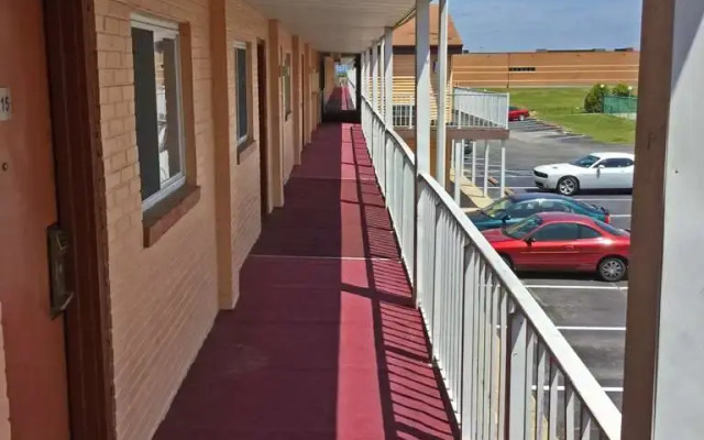 Country Hearth Inn & Suites - Delmar