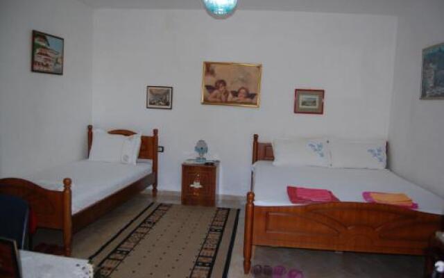 Guesthouse Alvaro Kadiu