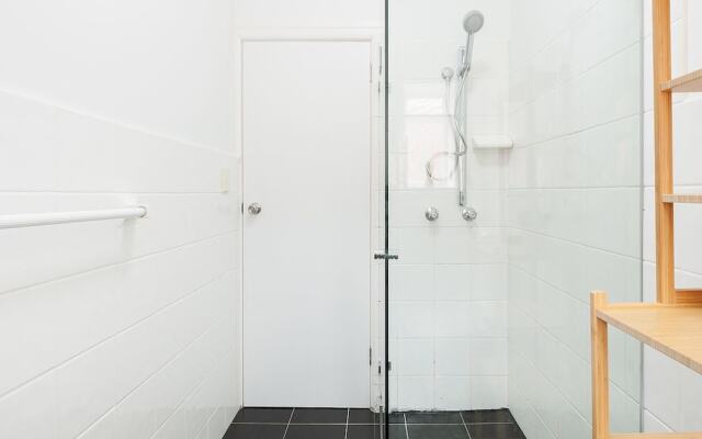Newly Renovated Apt Close to CBD Unit 2