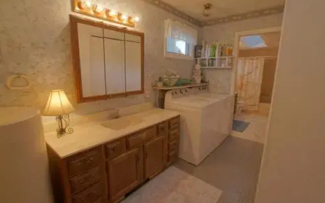 Sunset Breeze, House at Moran