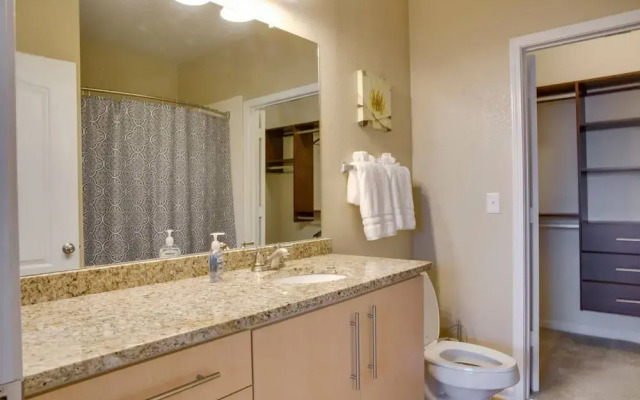 Spacious 2BR Apt in South End