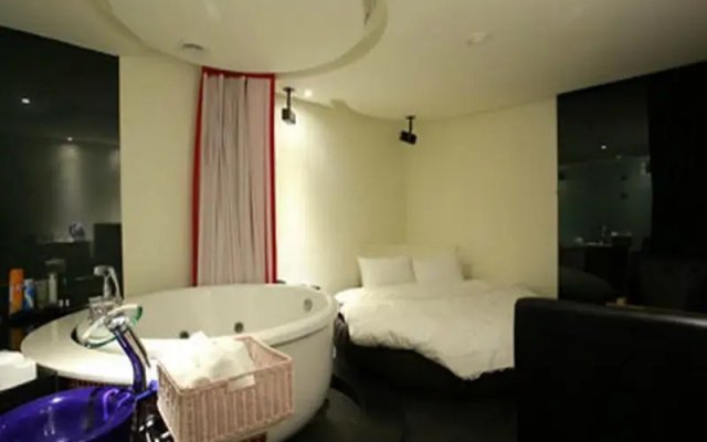 Hanam Lucy Hotel