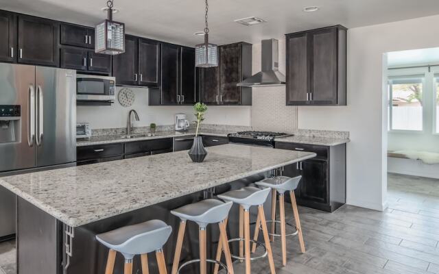 Spacious 4BR Home Pool by WanderJaunt